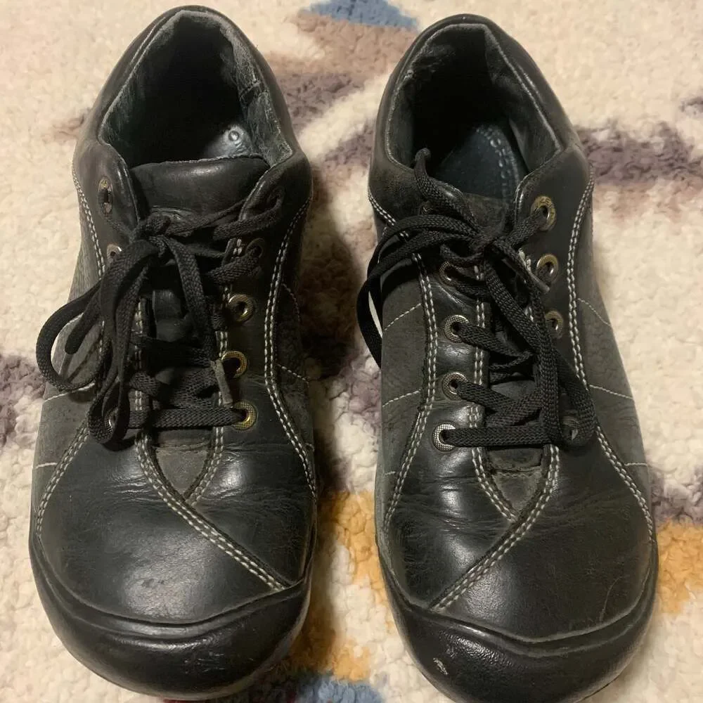 Keen Black Leather Walking Shoes, Size 8.5W- Contrast Stitching
